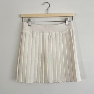 Knitted white tennis skirt